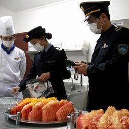 筑牢安全防线 两会餐饮服务中的食安把控与规范留样