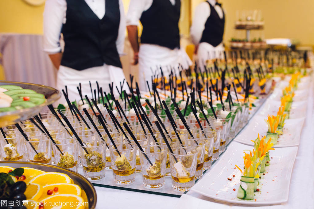 餐饮服务与侍者的角色及其重要性